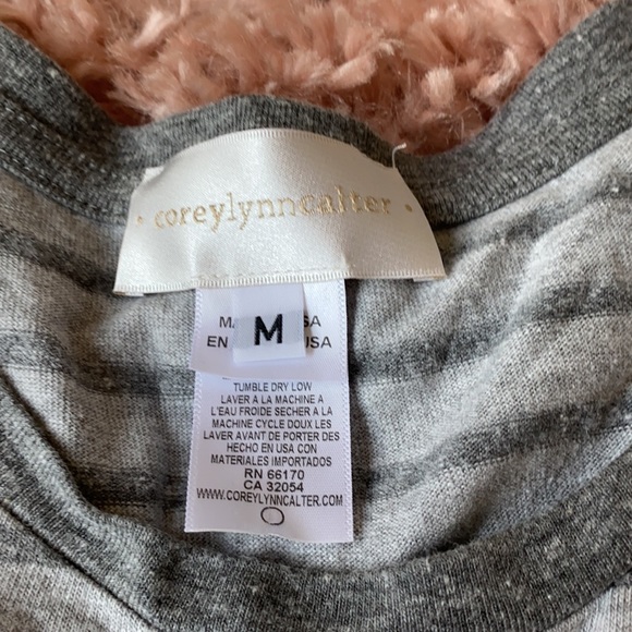 Embroidered lips - Picture 2 of 3